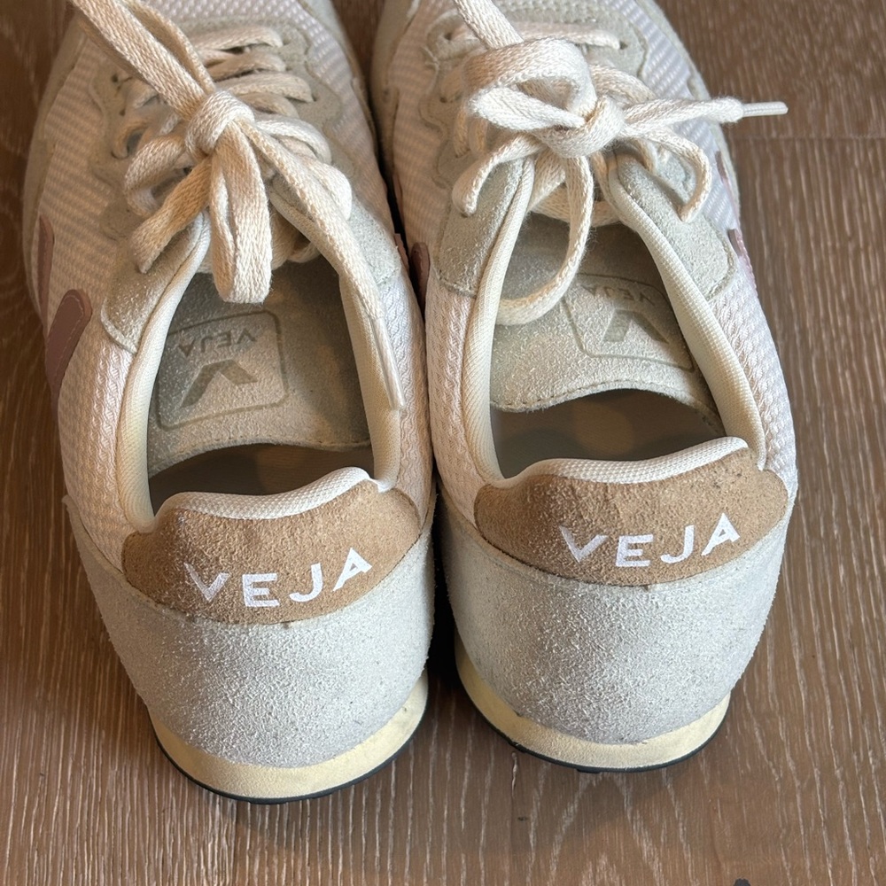 Veja Women's Cream and Pink Lace-Up Sneakers - Picture 3 of 6